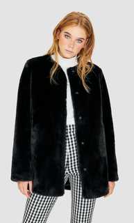 Пальто из меха Stradivarius