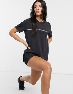 Черная oversize-футболка с короткими рукавами и логотипом Calvin Klein Performance