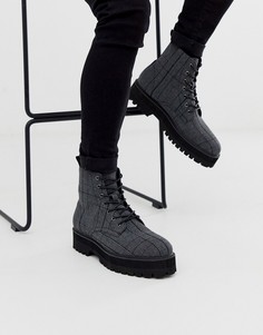 Клетчатые ботинки на черной массивной подошве со шнуровкой ASOS DESIGN