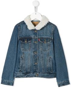 Levis Kids джинсовая куртка с воротником из овчины