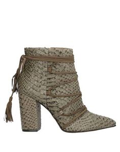 Полусапоги и высокие ботинки Stefany P.