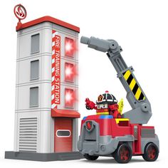 Игровой набор Robocar Poli Пожарная станция с фигуркой Рой (разноцветный)