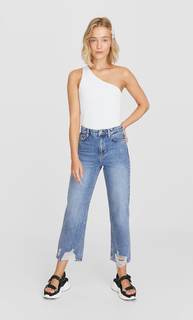 Джинсы прямого кроя с разрывами Stradivarius