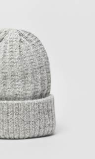 Шапка из трикотажа крупной вязки Stradivarius