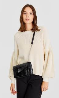 Сумка с эффектом крокодиловой кожи и плечевым ремнем Stradivarius