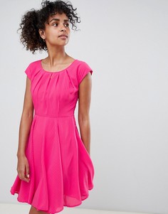 Короткое приталенное платье QED London-Розовый