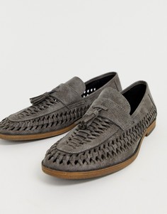 Серые плетеные лоферы из искусственной кожи с кисточками New Look-Серый