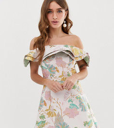 Жаккардовое платье мини с цветочным узором и двойной оборкой Chi Chi London Petite-Мульти