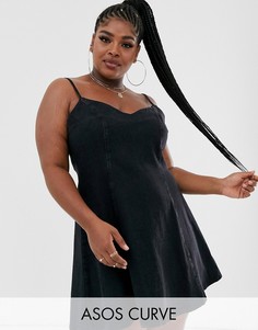Джинсовое короткое приталенное платье на бретелях с вырезом сердечком ASOS DESIGN Curve-Черный