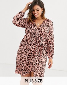 Атласное платье с запахом и звериным принтом AX Paris Plus-Мульти