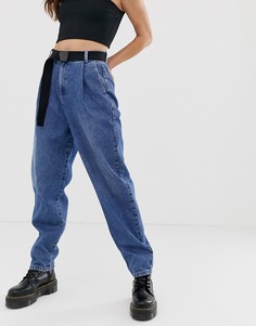 Суженные книзу выбеленные джинсы бойфренда в винтажном стиле с рельефными швами и тканым ремнем ASOS DESIGN-Синий
