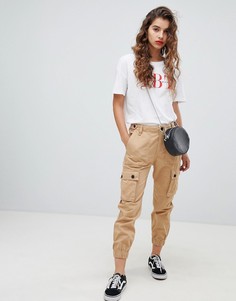 Бежевые брюки-карго в стиле милитари Bershka-Бежевый