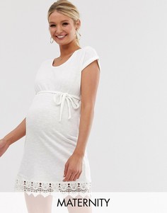 Белое платье-футболка с кружевной отделкой Mamalicious maternity-Белый Mama.Licious