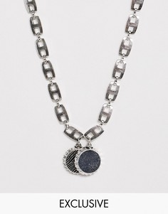 Короткое серебристое ожерелье-цепочка с подвесками в виде бутылочных крышек Reclaimed Vintage inspired эксклюзивно для ASOS-Серебряный