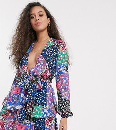 Короткое приталенное платье с глубоким вырезом и принтом John Zack Petite-Мульти