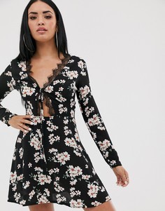 Короткое приталенное платье с цветочным принтом и кружевной отделкой Missguided-Черный
