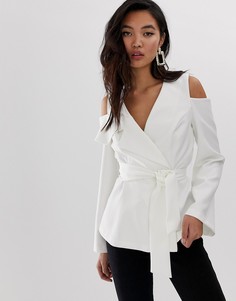 Белый блейзер с вырезами на плечах и поясом River Island