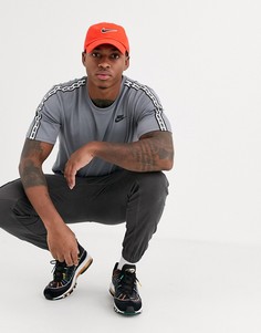 Серая футболка с логотипом Nike-Серый