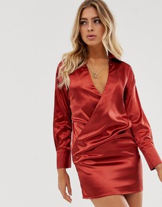 Атласное платье-рубашка с глубоким вырезом In The Style-Красный