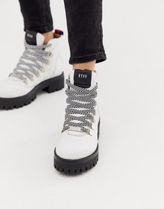 Белые ботильоны на каблуке Steve Madden-Белый