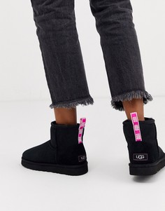Черные сапоги с розовыми вставками и логотипом UGG Classic Mini II-Черный