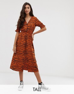 Платье миди со сборками на рукавах, пуговицами спереди и тигровым принтом Influence Tall-Мульти