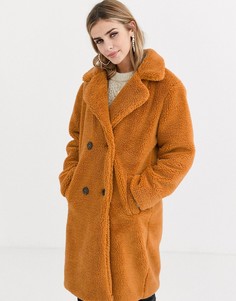 Двубортное удлиненное пальто из искусственного меха QED London-Светло-коричневый