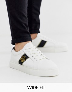 Белые кроссовки для широкой стопы с вышитой короной на нашивке ASOS DESIGN-Белый