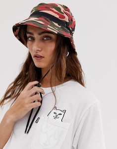 Панама с камуфляжным принтом и застежкой-тогл ASOS DESIGN-Красный