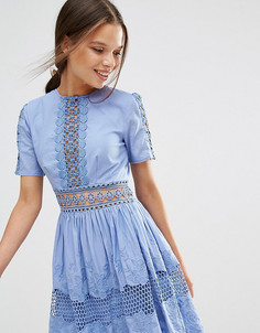 Хлопковое платье с кружевом и вышивкой ASOS PETITE-Синий