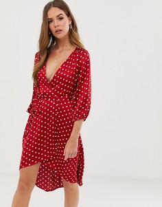 Атласное платье в горошек с запахом In The Style-Мульти