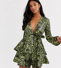 Лаймовое приталенное платье с глубоким вырезом и принтом "зебра" John Zack Petite-Мульти