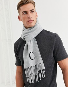 Серый персонализированный шарф с вышитым инициалом \"C\" ASOS DESIGN
