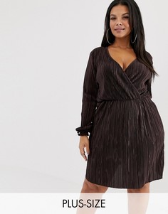 Платье шоколадного цвета с плиссировкой и запахом River Island Plus-Коричневый