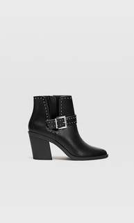 Ботильоны на каблуке с вырезами и пряжками Stradivarius