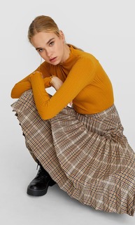 Топ с волнистой отделкой Stradivarius