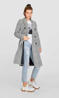 Пальто в клетку Stradivarius