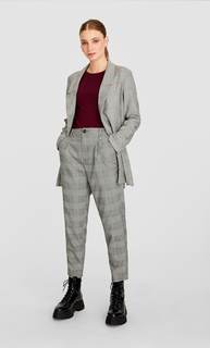 Брюки из ткани с рельефным узором и цепочками Stradivarius