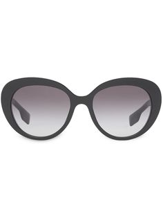 Burberry солнцезащитные очки в массивной оправе кошачий глаз