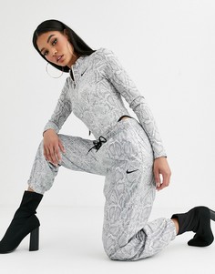 Белые джоггеры из ткани со змеиным принтом Nike-Белый