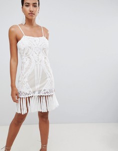 Платье мини с кисточками на подоле In The Style-Белый