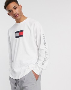 Белый лонгслив с логотипом на груди Tommy Jeans