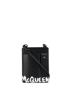 Alexander McQueen сумка-мессенджер с принтом граффити