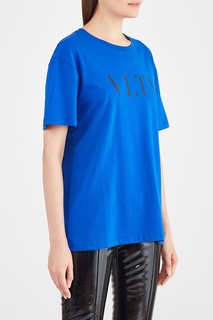 Синяя футболка с надписью VLTN Valentino