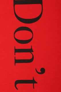 Красная футболка с надписью Marina Rinaldi