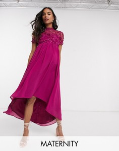 Платье миди цвета фуксии с асимметричным краем и кружевной отделкой Chi Chi London Maternity-Розовый