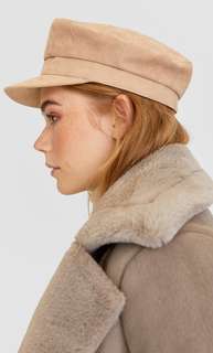 Кепи из бархата Stradivarius