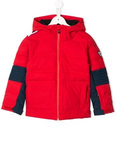 Rossignol Kids курткаКрасная куртка Hiver со вставками от Rossignol Kids. Обитая внутренняя сторона, контрастные панели, капюшон, длинные рукава и два передних кармана. Hiver со вставками