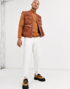 Жилет табачного цвета с карманами в стиле милитари ASOS DESIGN-Коричневый