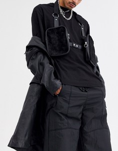 Двойная черная сумка с искусственным мехом в стиле сбруи-бандажа ASOS EDITION-Черный